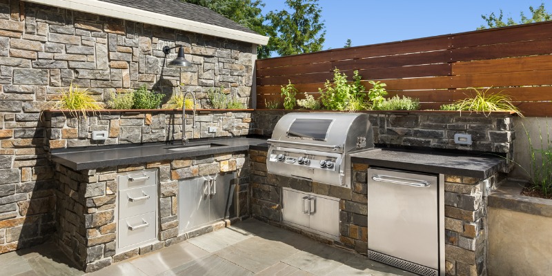 Outdoor Kitchen in stone